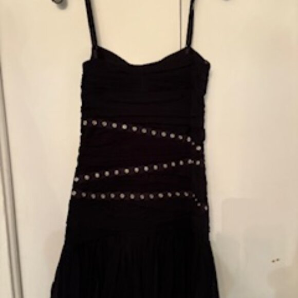 Black dress with tulle hem and snap embellishments - Picture 7 of 8